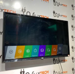 LG Smart 32” Full HD TV