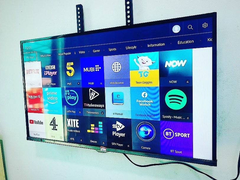 Samsung  Smart 32” Full HD TV 2014/15